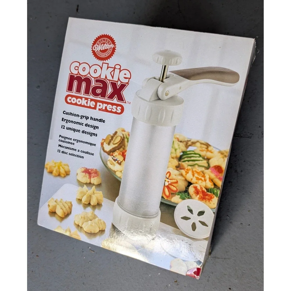 Wilton‎ Cookie Max Cookie Press Ergonomic Pump Action 12 Discs 2104-4003 White